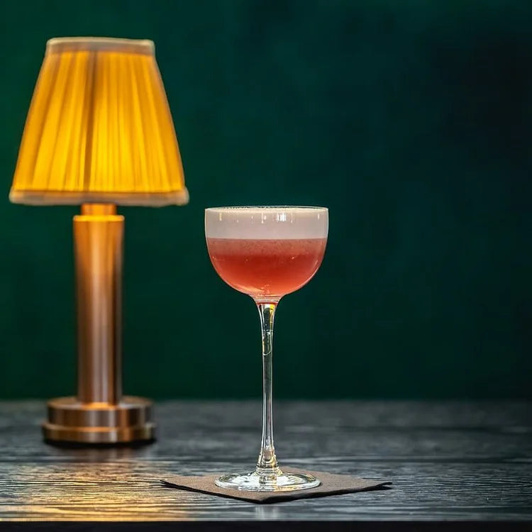 Carvallo – Sladdlös Bordslampa med Fin Tygskärm och LED-belysning