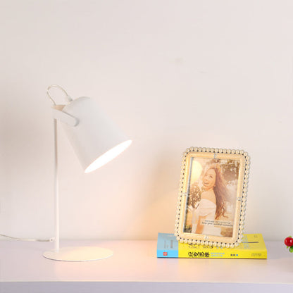 Noordisk Stil Skrivbordslampa - Metall Rotbillbar Skrivbordslampa med Plug-in för Sovrum