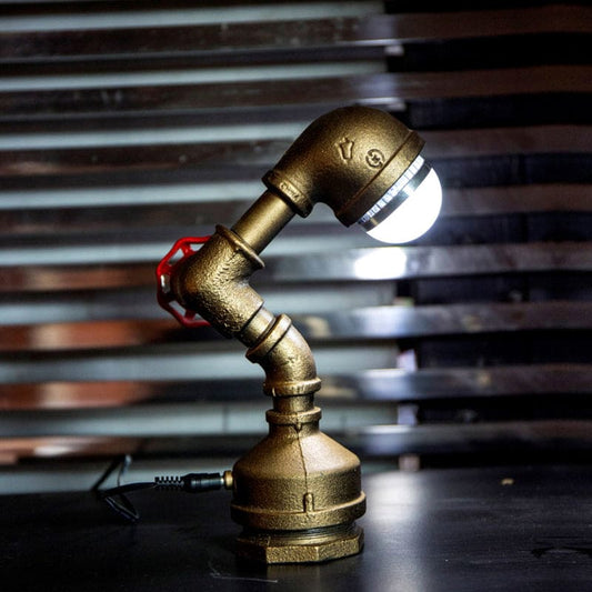 GlowBot - Unik Steampunk Robotlampa med Mässingskonstruktion