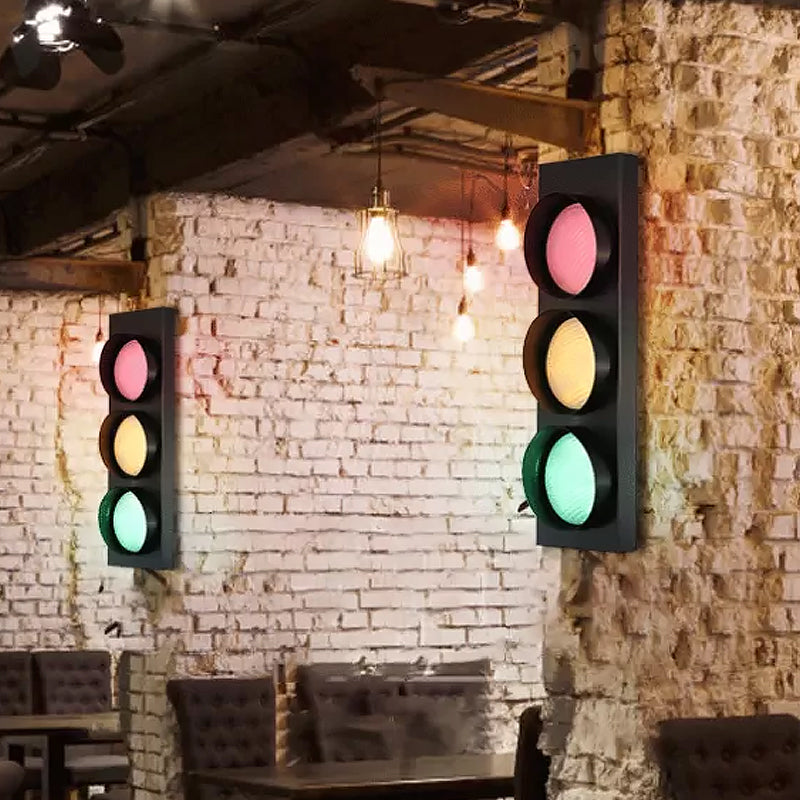 TrafficLight - Modern vägglampa i trafikljusform med 3 ljus i svart för korridor