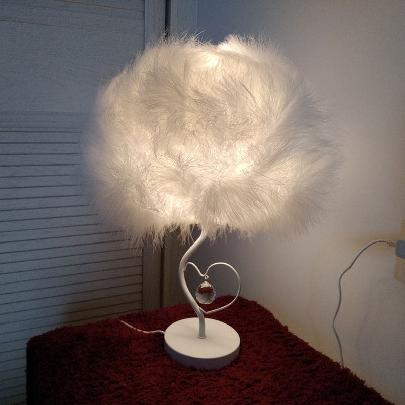 EvoGlow - Skandinavisk Feather Cloud Bordlampe med Romantisk Design