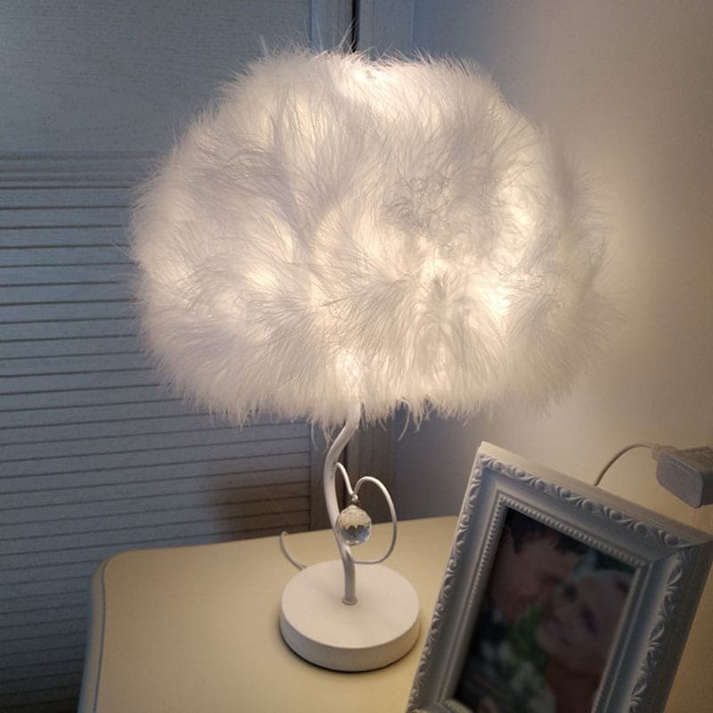 EvoGlow - Skandinavisk Feather Cloud Bordlampe med Romantisk Design