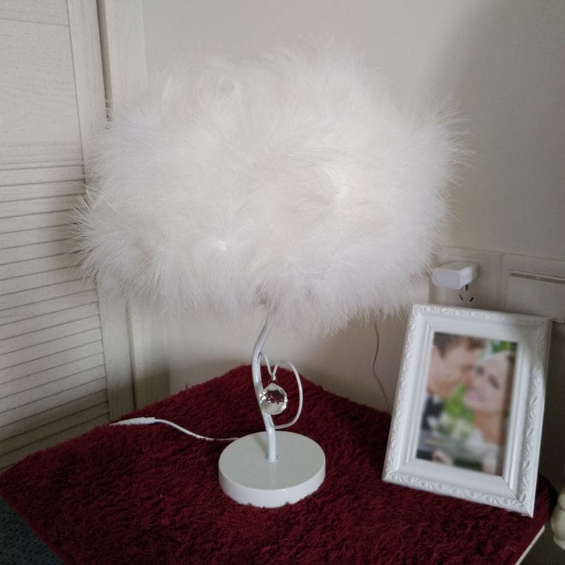 EvoGlow - Skandinavisk Feather Cloud Bordlampe med Romantisk Design