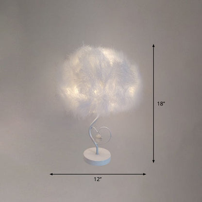 EvoGlow - Skandinavisk Feather Cloud Bordlampe med Romantisk Design