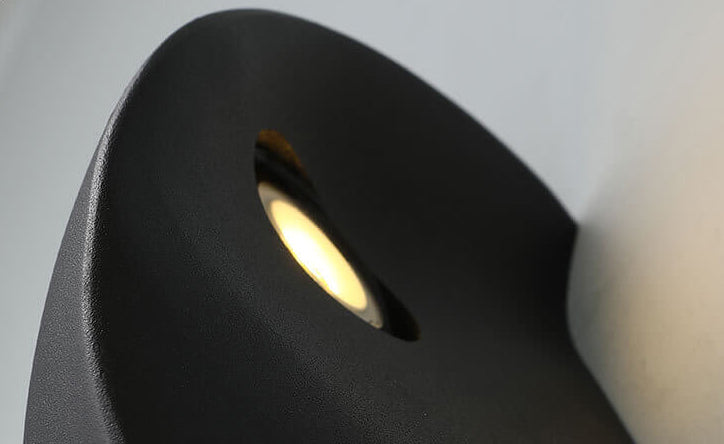 Minimalistisk halvcirkelformad LED-vägglampa i aluminium