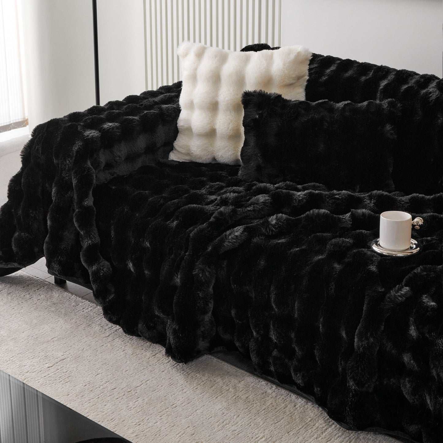Luxe Ripple Faux Fur Sofföverdrag - Modernt, Stilrent & Hållbart Soffaskydd