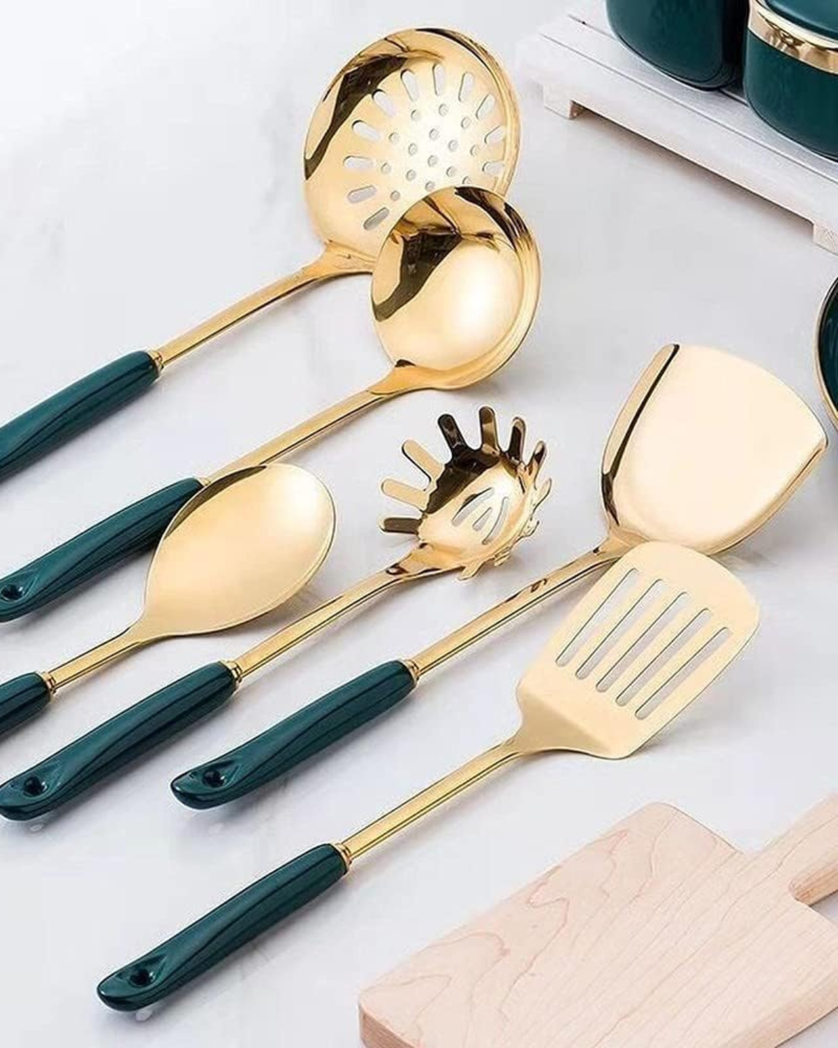 Éclat Gourmet – Lyxigt Kokkärlset med Guldfinish och Eleganta Detaljer