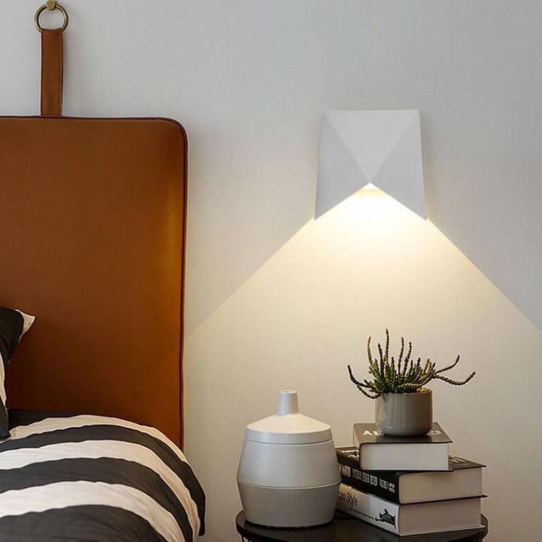 OrigamiGlow - Minimalistisk LED Vägglampa med Modernt Design