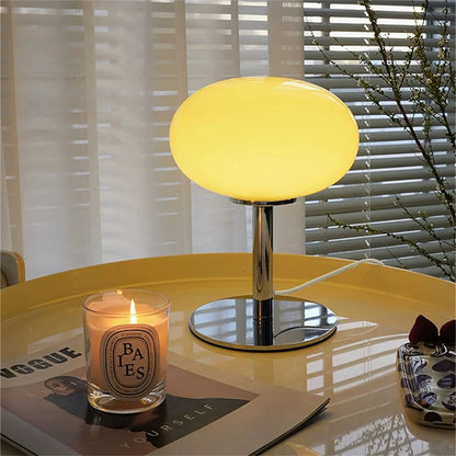 Liora Pop | LED-bordslampa i Bauhaus-stil med globskärm