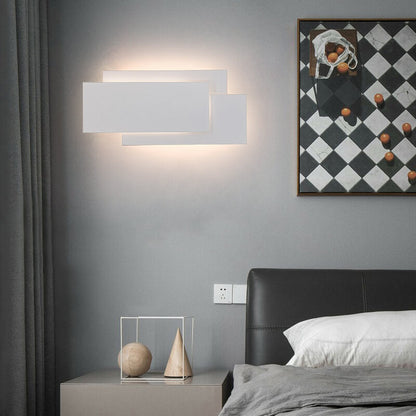 Minimalistisk fyrkantig, staplad LED-vägglampa i aluminium