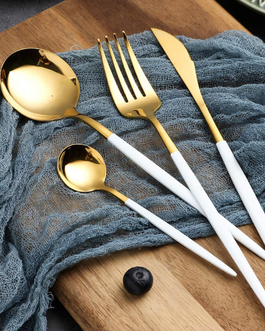 Carvallo Lumine – Lyxigt Bestickset med Guldaccenter och Matt Svarta Handtag