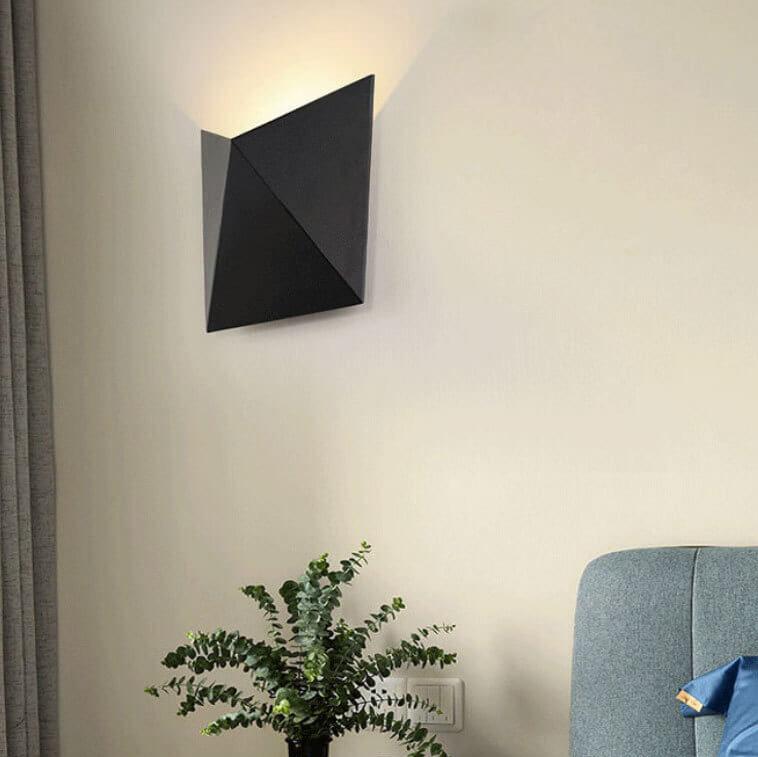 OrigamiGlow - Minimalistisk LED Vägglampa med Modernt Design