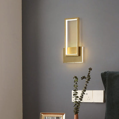 Modern minimalistisk LED-vägglampa i gyllene rektangulär form