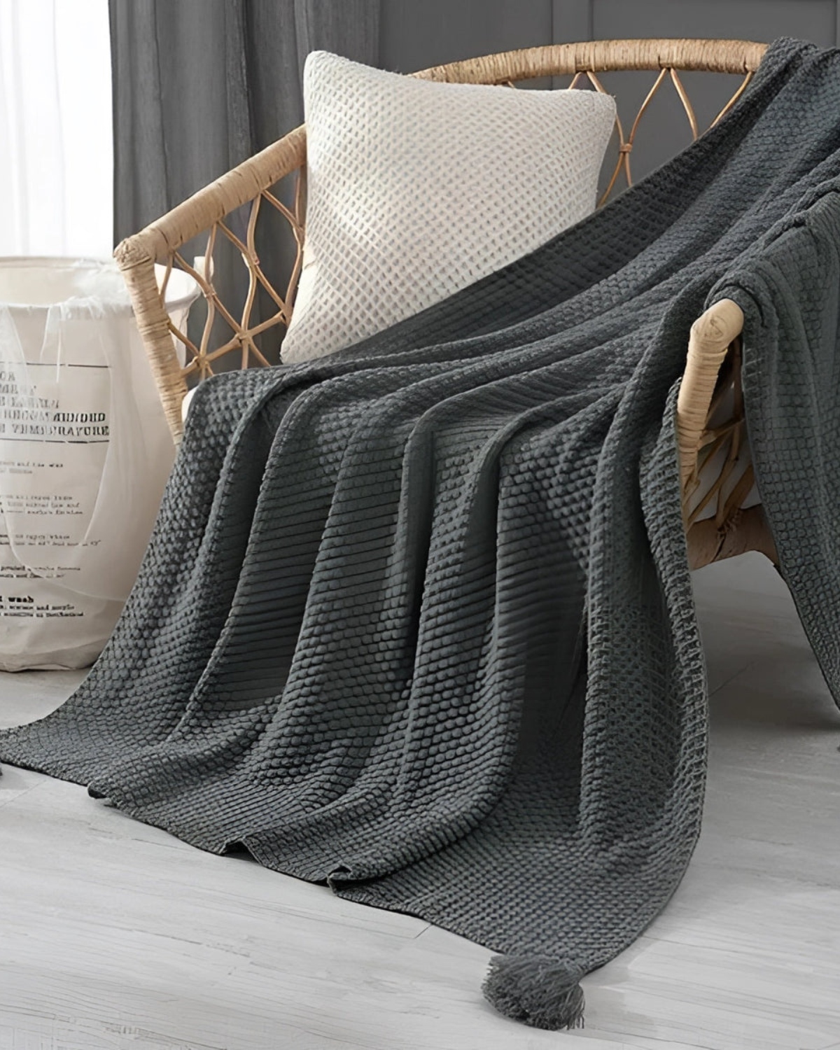 Carvallo Maison – Lyxig Stickad Filt med Subtila Fransen detaljer