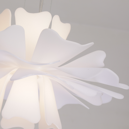 Petalia - Elegant Vit Taklampa i Metall