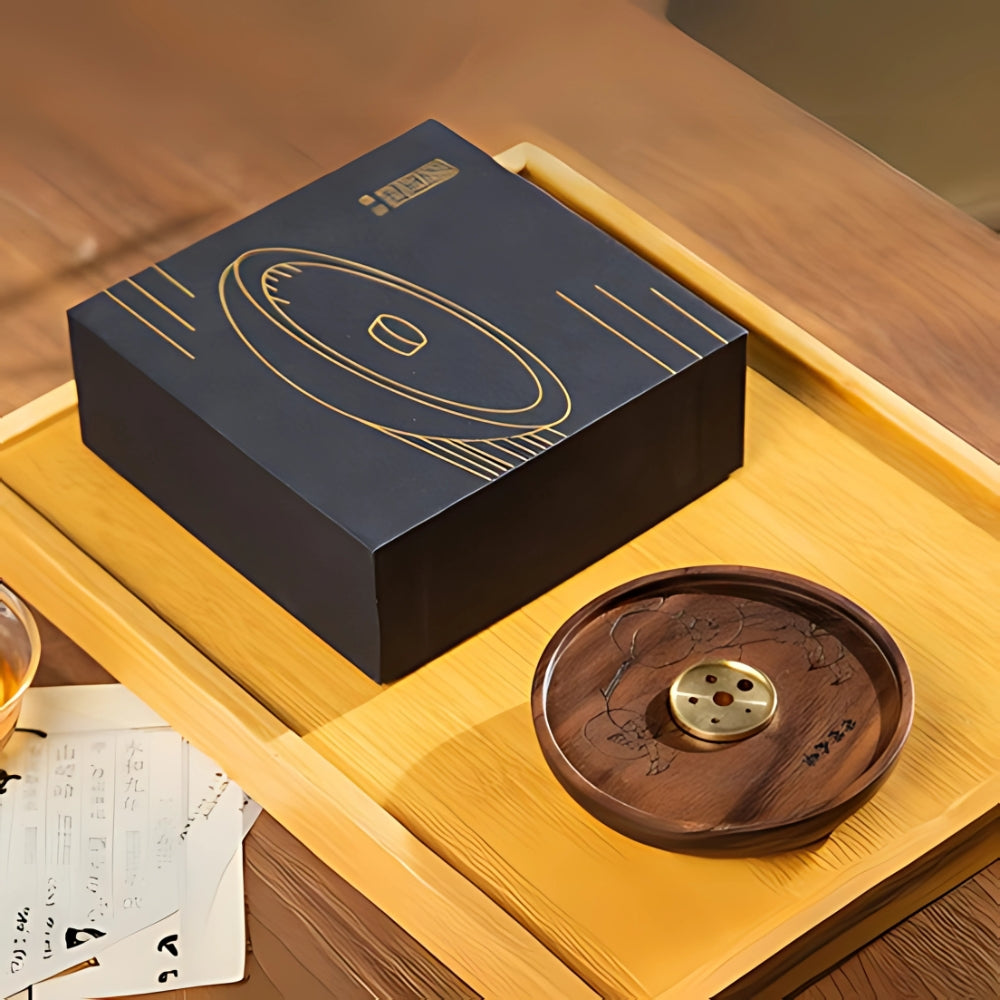 Rund trä- och kopparrökelsehållare