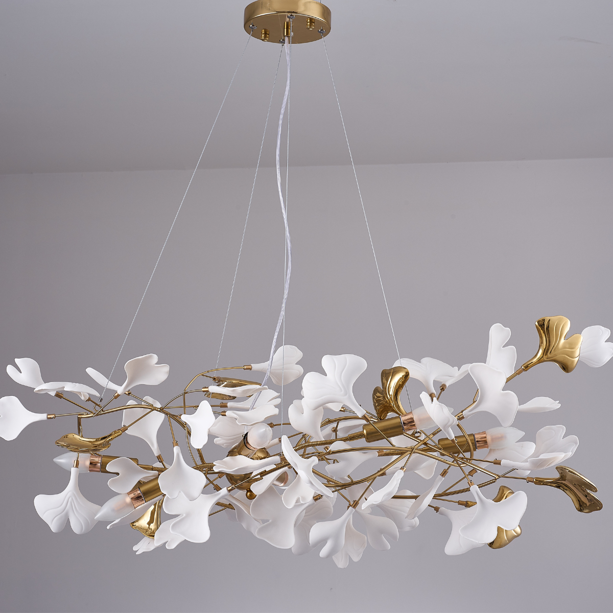 OliviaLeaf - Elegant taklampa i ginkgo-form