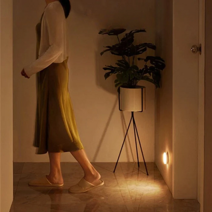 MotionGlow - Automatisk LED-lampa med rörelsesensor för inomhusbruk