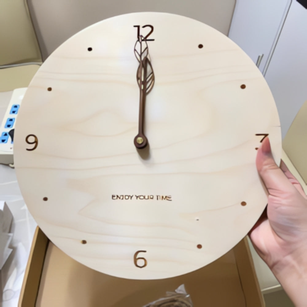 Minimalistisk rep trä väggklocka