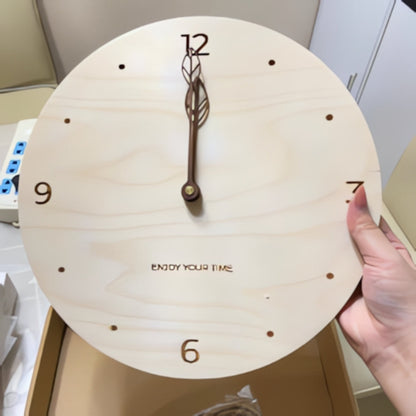 Minimalistisk rep trä väggklocka
