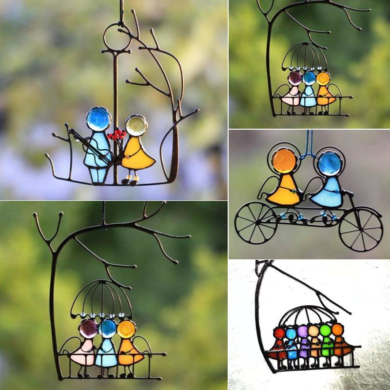 Carvallo – Festliga hängande ornament med lekfullt barndomsinspirerat design