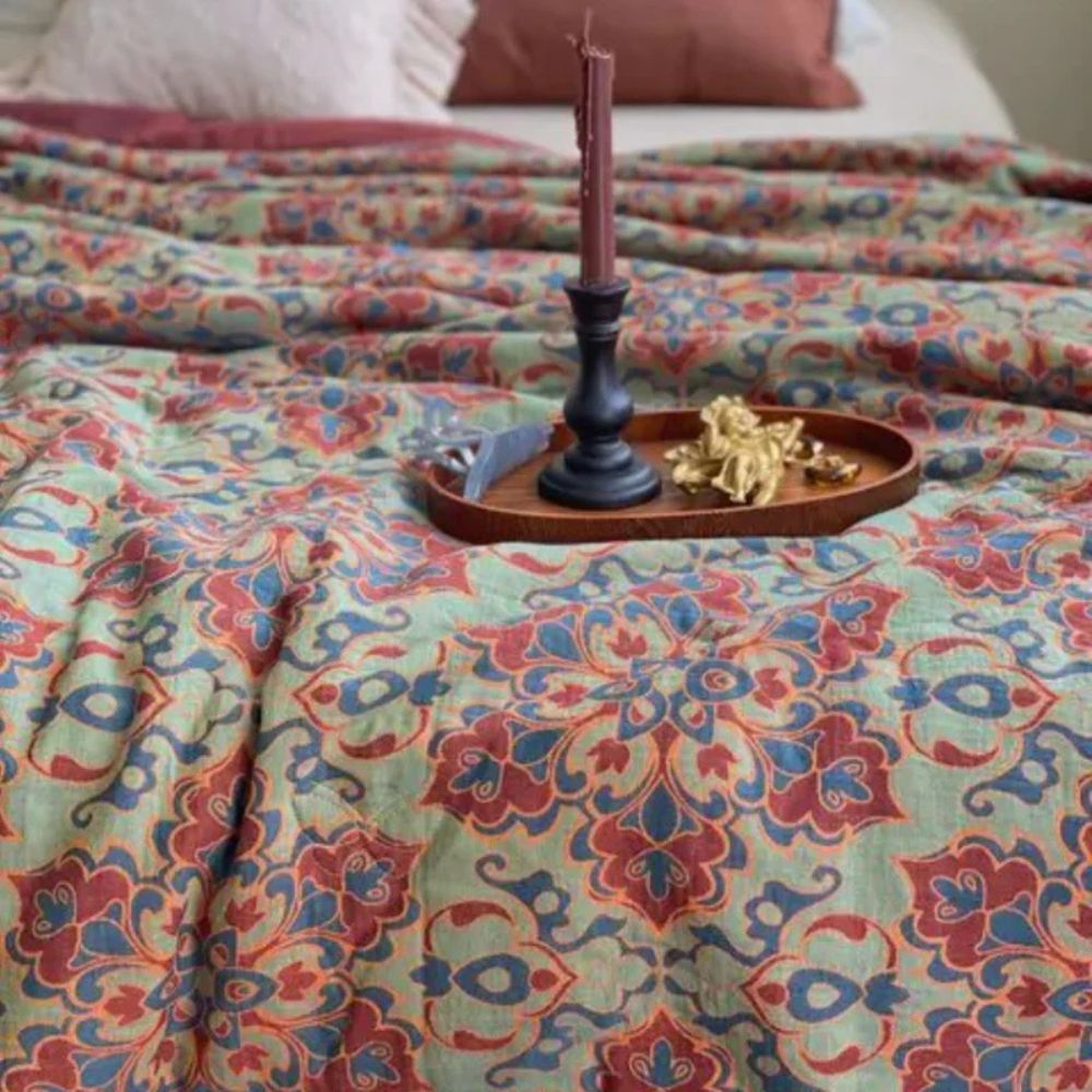 Livlig Arv Blommig Sommertäcke