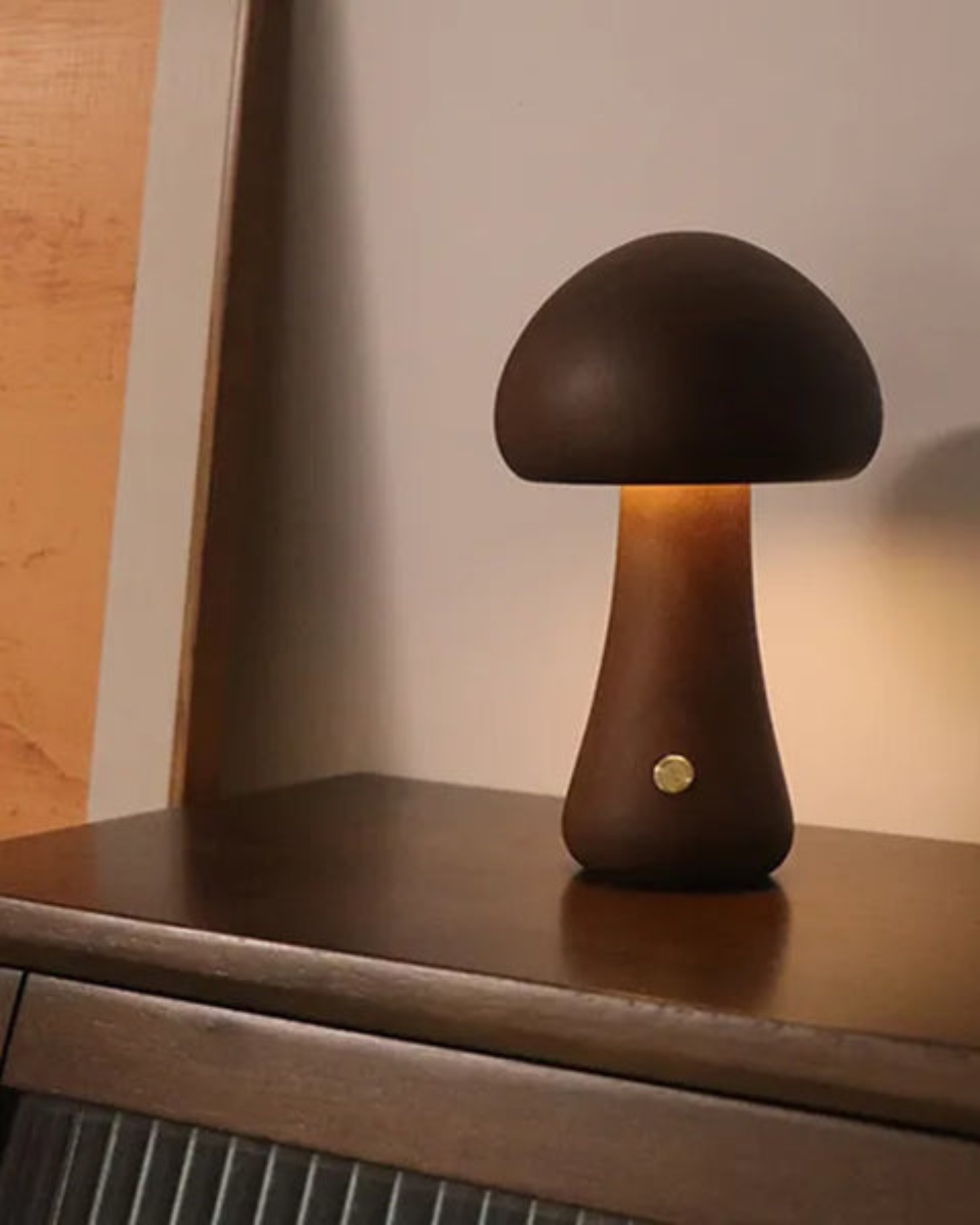 Carvallo Mushroom Glow – Träbordslampa med Organisk Form och Varm Atmosfär