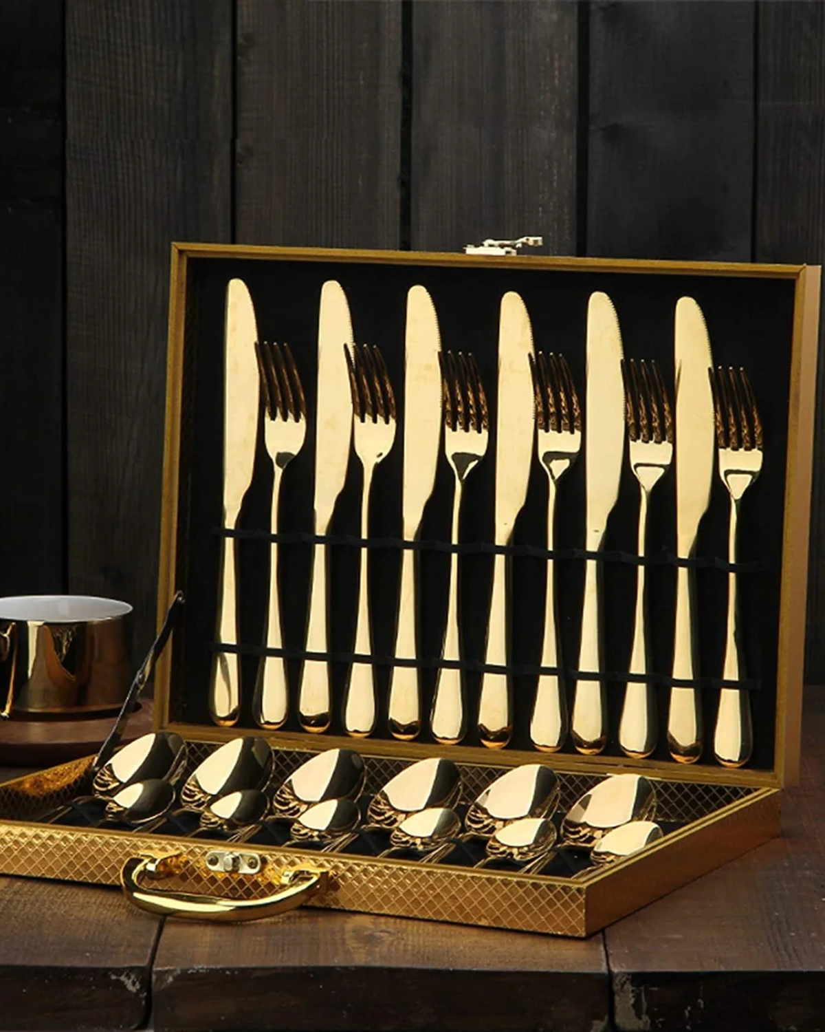 Carvallo Luxe – Guldbestickset med Fin Finish för Stilig Matlagning