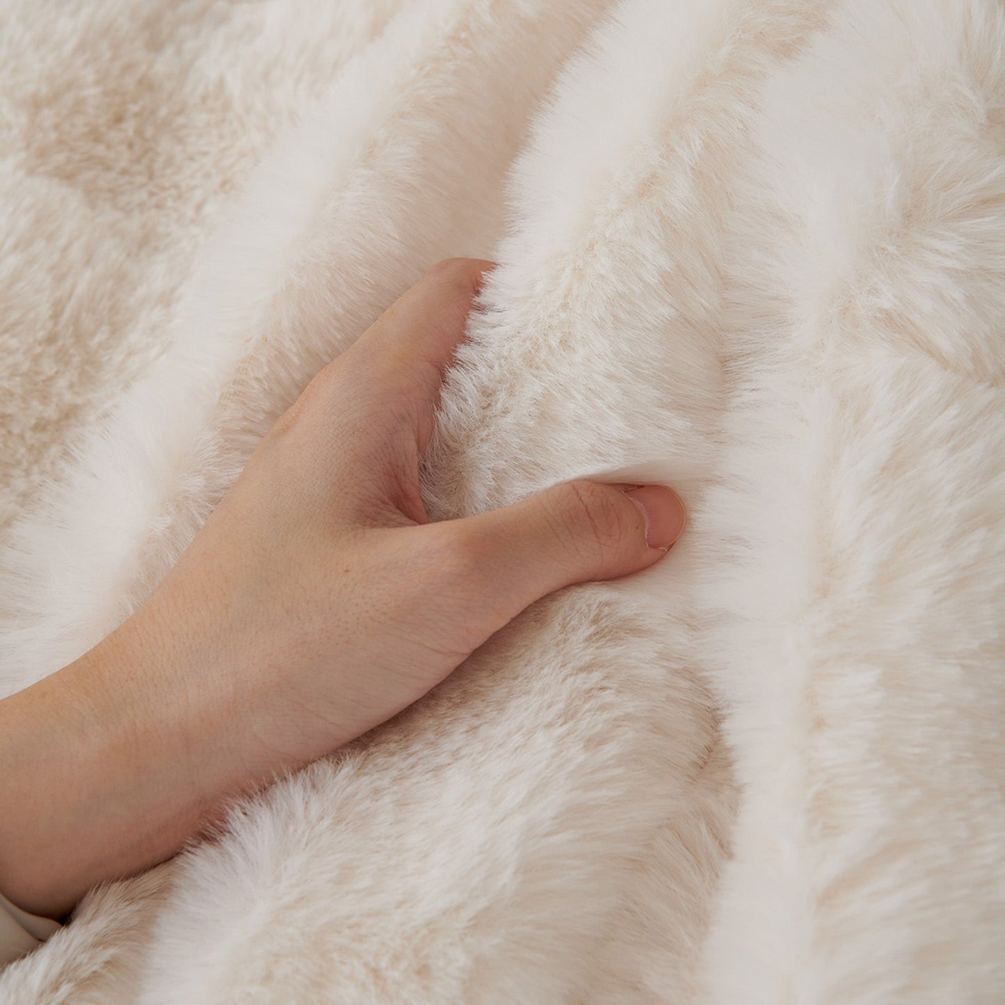 Luxe Ripple Faux Fur Sofföverdrag - Modernt, Stilrent & Hållbart Soffaskydd