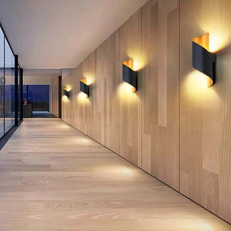 Orr Modern LED Vägglampa, Spiral, Inomhus, Vit/Svart, Metall