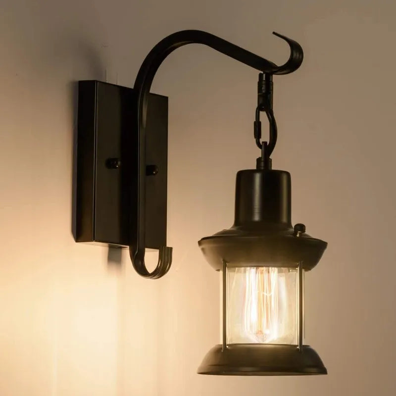 Vägglampa med vintage glaslampa-design
