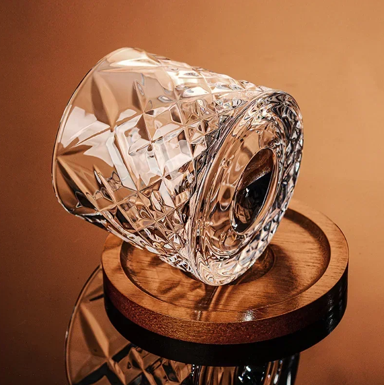 Carvallo - Premium whiskyglas med invecklad snurrande bas för en unik upplevelse