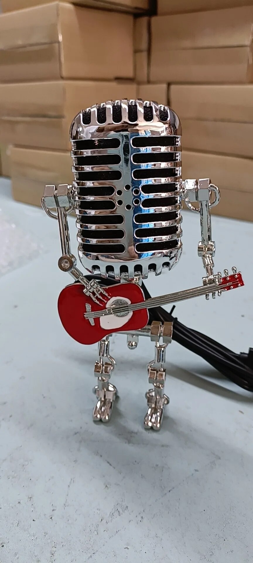 Guitarlampa - Robotlampa med gitarr
