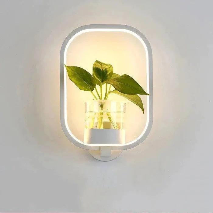 Lumora Vägglampa för växter – Elegant inomhusbelysning med inbyggd växthållare