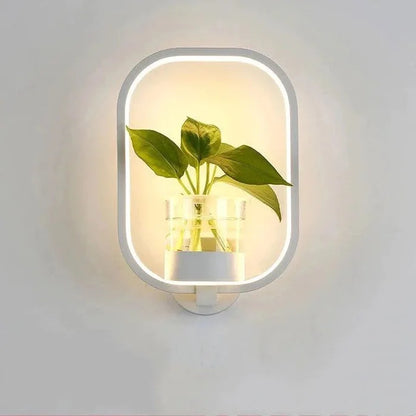 Lumora Vägglampa för växter – Elegant inomhusbelysning med inbyggd växthållare