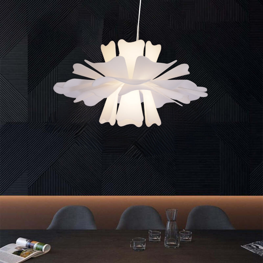 Petalia - Elegant Vit Taklampa i Metall