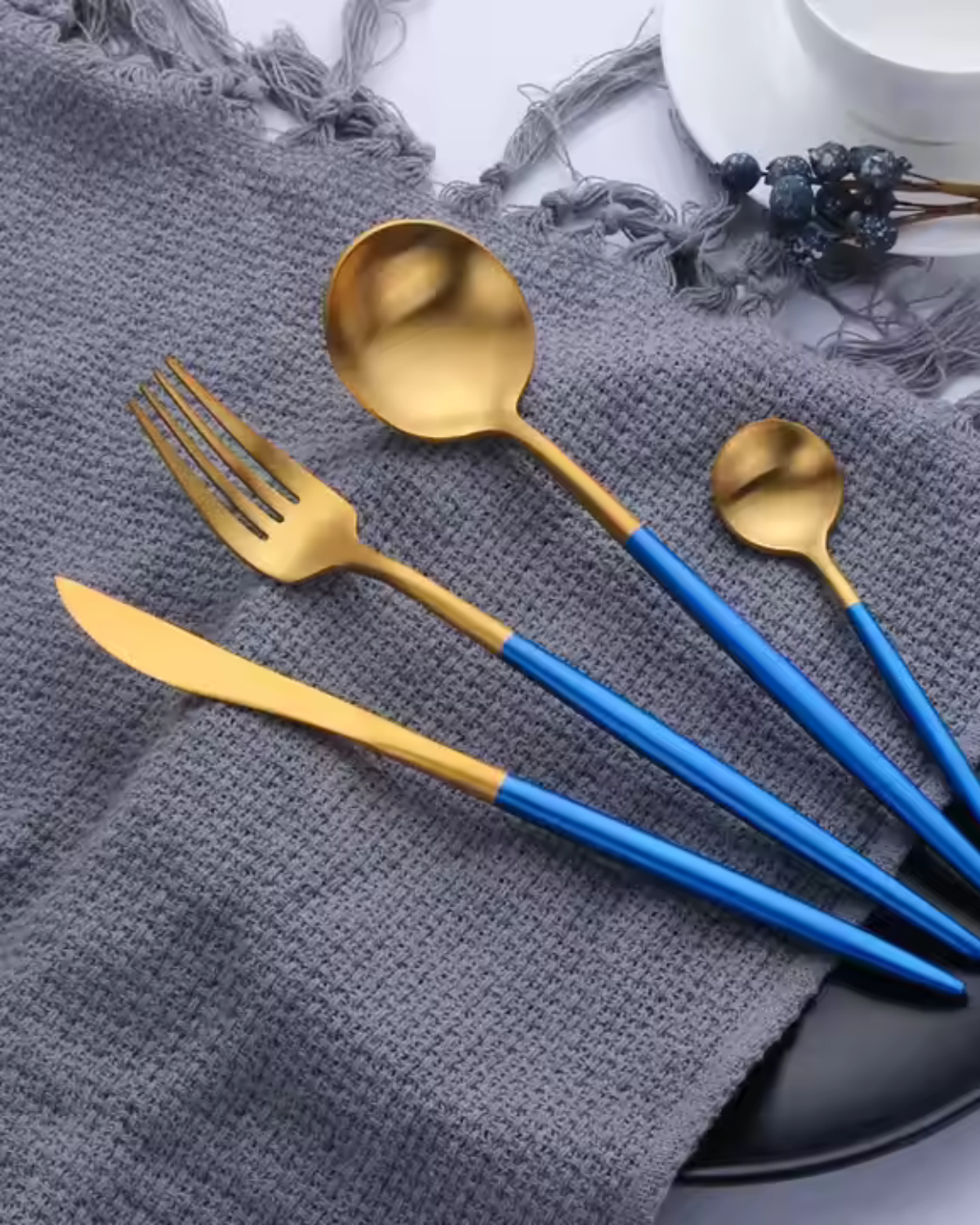 Carvallo Lumine – Lyxigt Bestickset med Guldaccenter och Matt Svarta Handtag