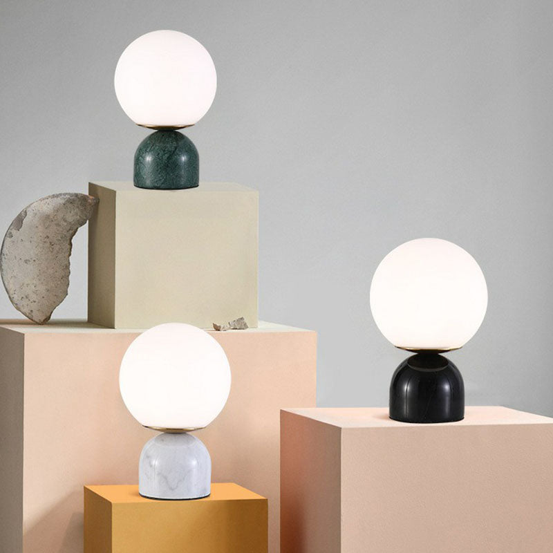 NordicGlow - Modern Bordslampa med Marmorbas och Glaskula