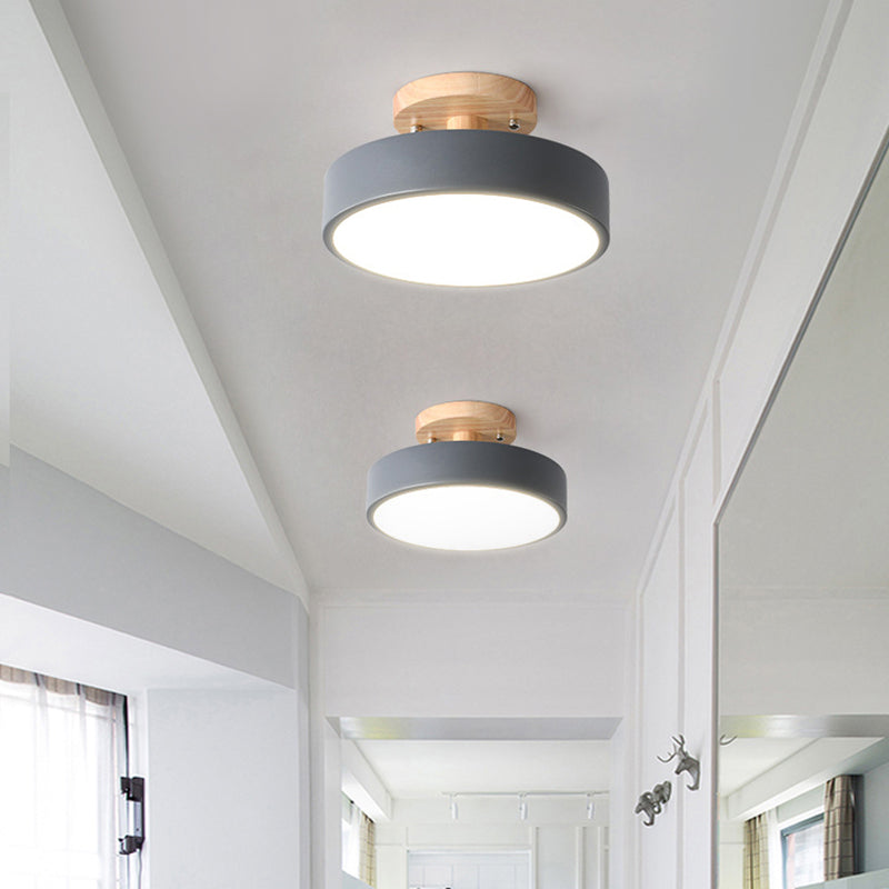 LED Taklampa Enkel Trä Semi Flush Mount Belysning med Rund Akrylskugga