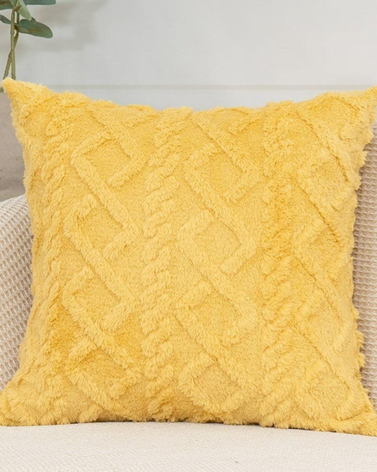 Carvallo – Lyxig Reliefkudde med subtil geometrisk design för en stilren interiör