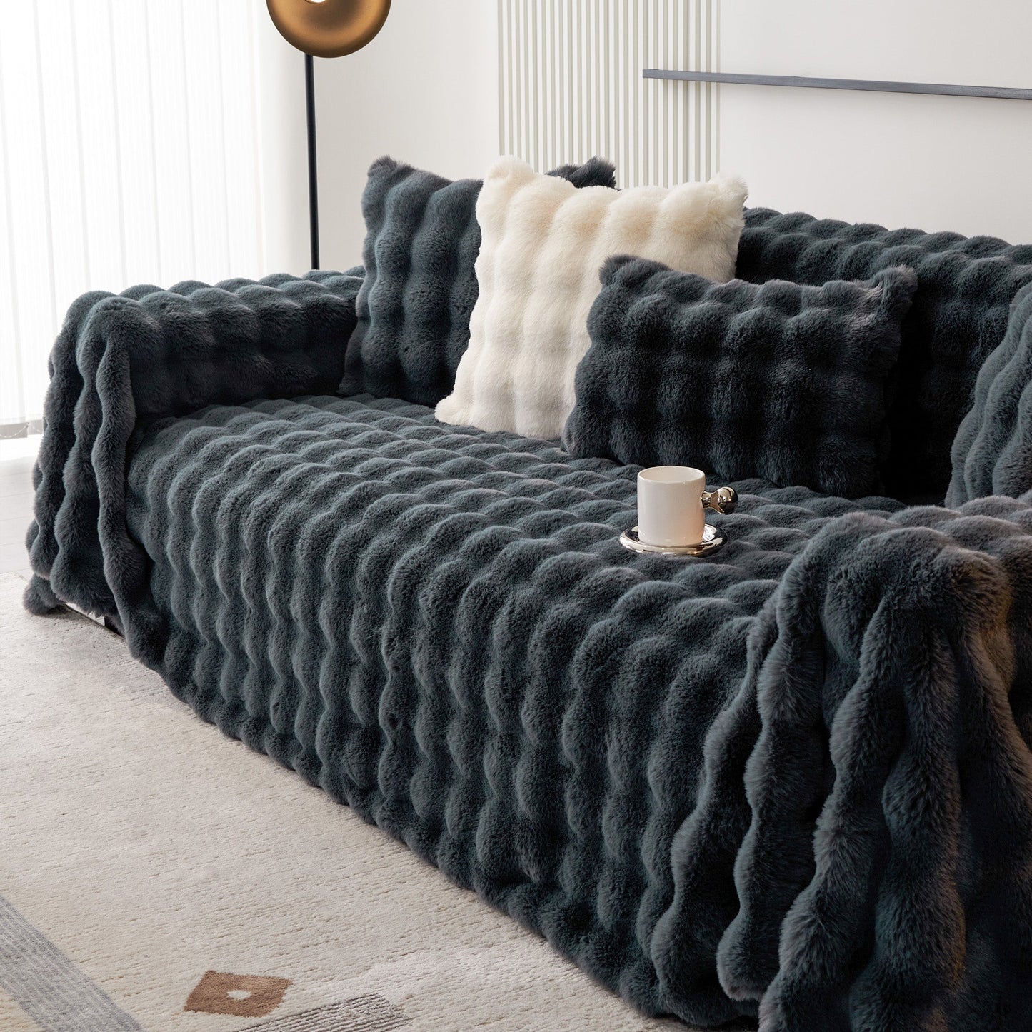 Luxe Ripple Faux Fur Sofföverdrag - Modernt, Stilrent & Hållbart Soffaskydd