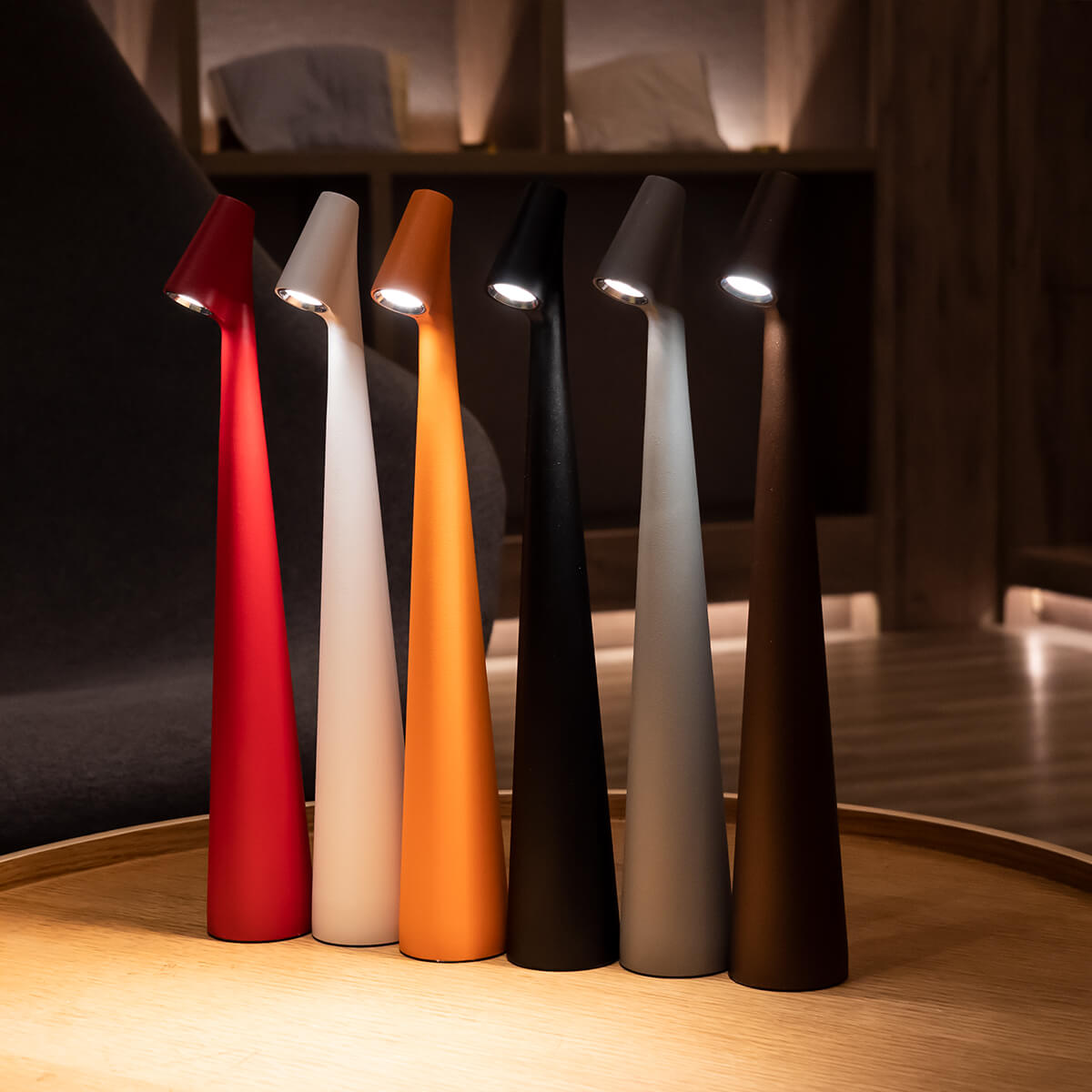 GlowContour – Stilren skrivbordslampa med skulpterad design
