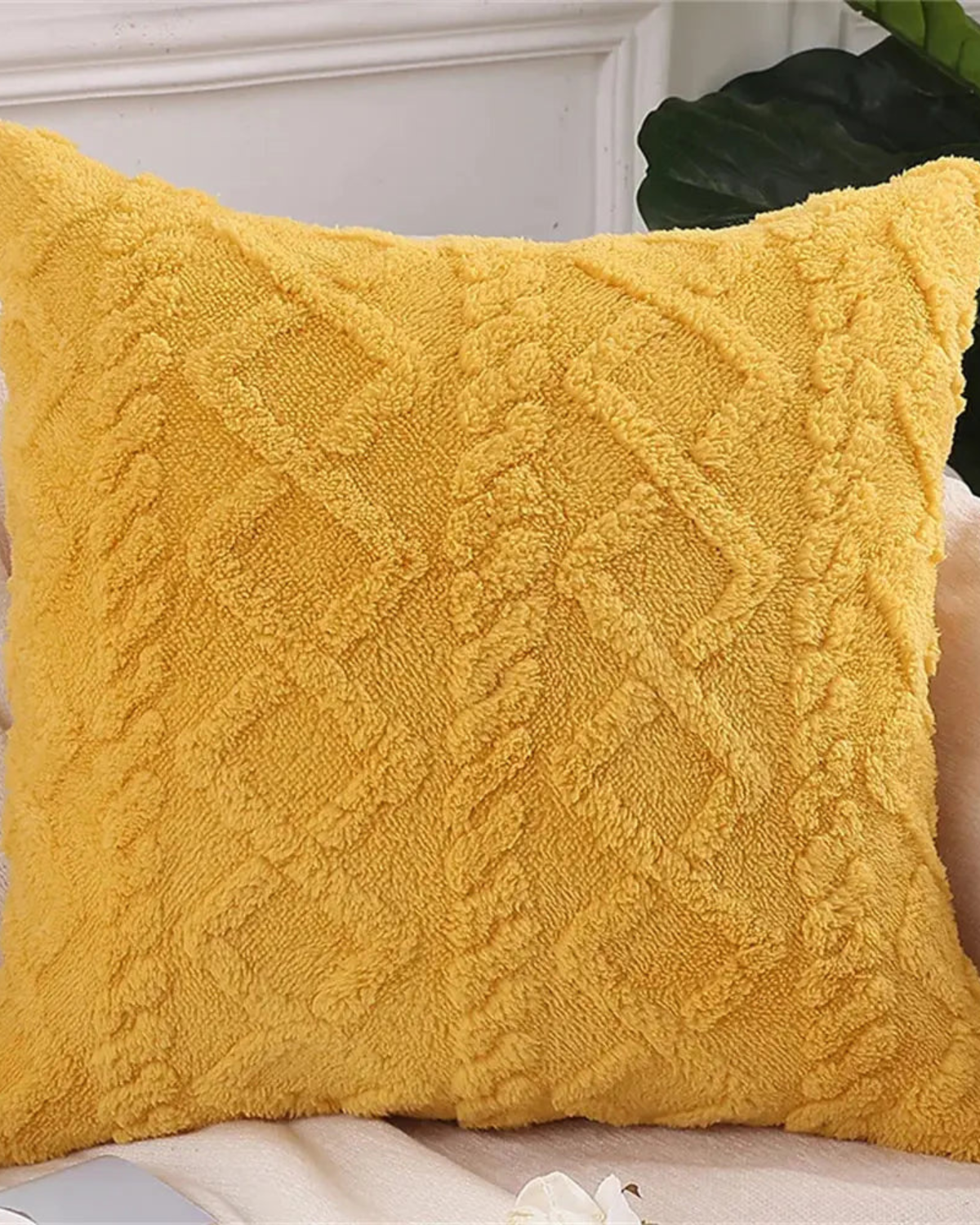 Carvallo – Lyxig Reliefkudde med subtil geometrisk design för en stilren interiör