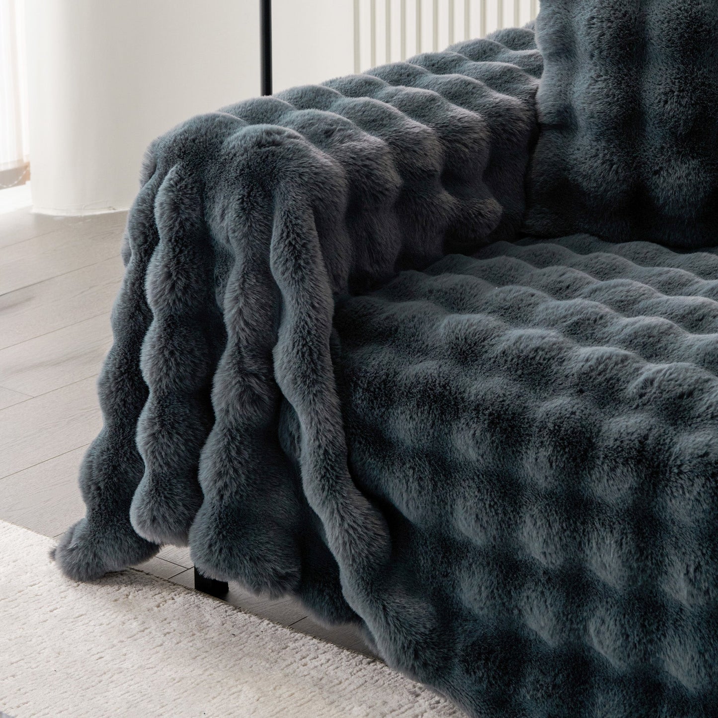 Luxe Ripple Faux Fur Sofföverdrag - Modernt, Stilrent & Hållbart Soffaskydd