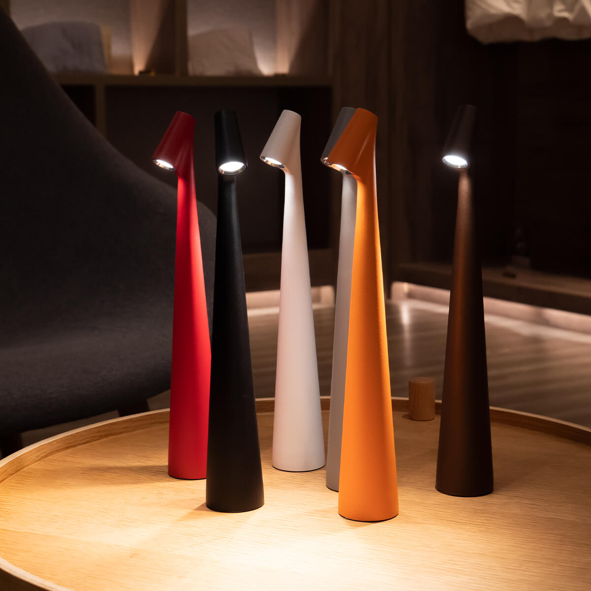 GlowContour – Stilren skrivbordslampa med skulpterad design