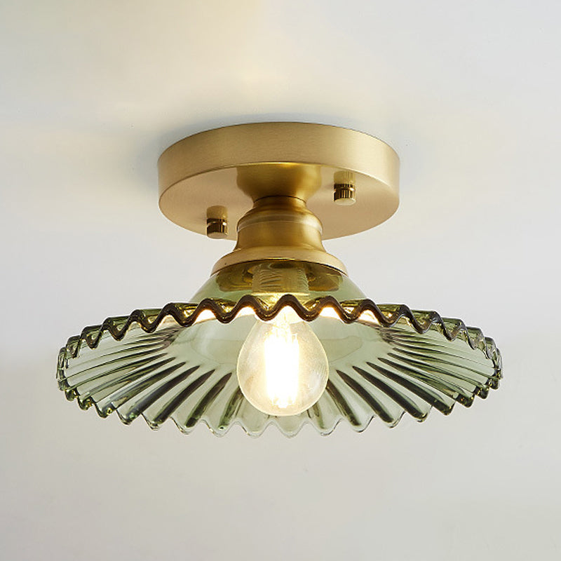 Industriell semi-flush taklampa med grön ribbad glaslakupp