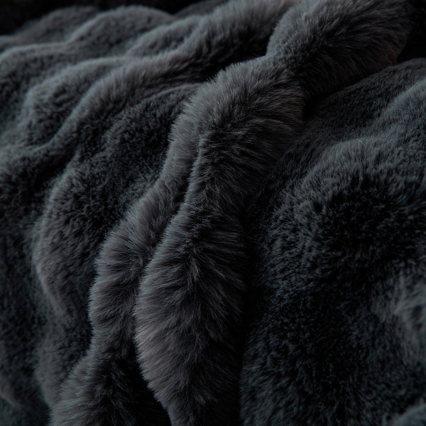 Luxe Ripple Faux Fur Sofföverdrag - Modernt, Stilrent & Hållbart Soffaskydd