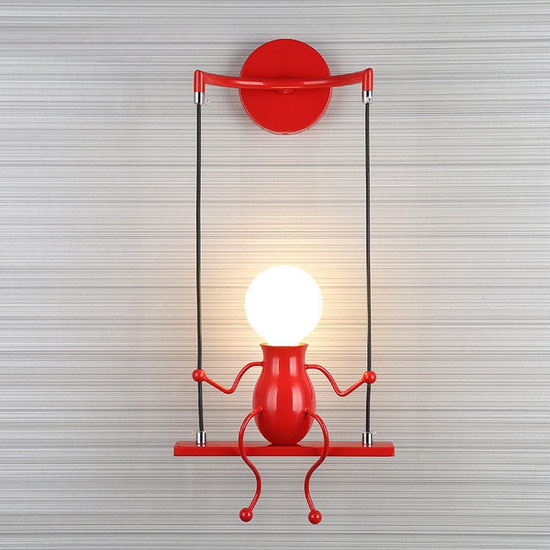 SwingDesign - Modern vägglampa med svängande figur