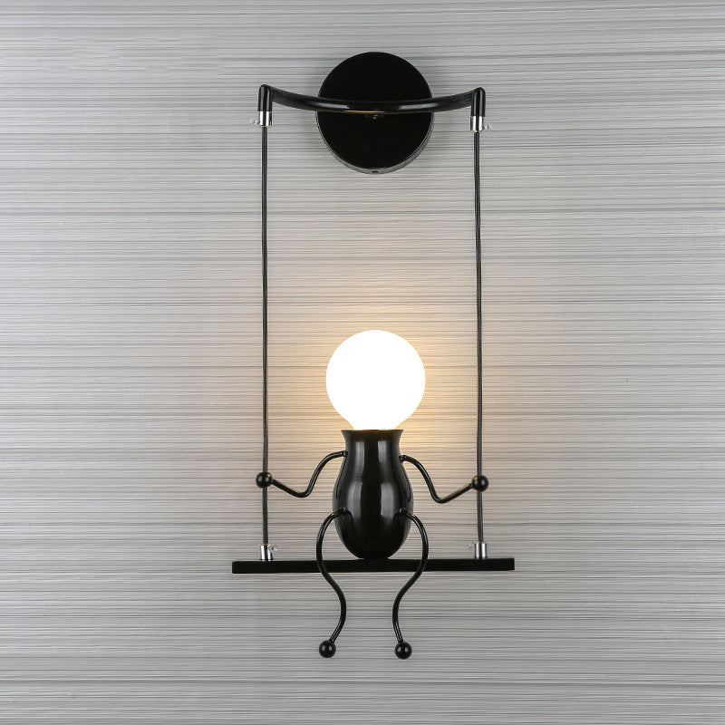 SwingDesign - Modern vägglampa med svängande figur