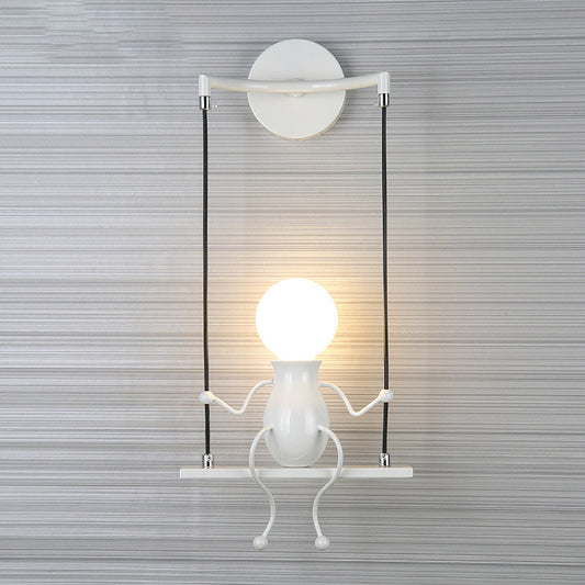SwingDesign - Modern vägglampa med svängande figur